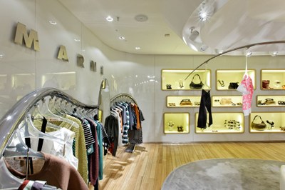 Sybarite chose to use MEGAMAN’s LED PAR30 15W light sources to recreate the original lighting scheme’s warmth and drama