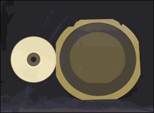 LED chip made using four-inch sapphire substrate (On the left: A 12-cm CD for size comparison)